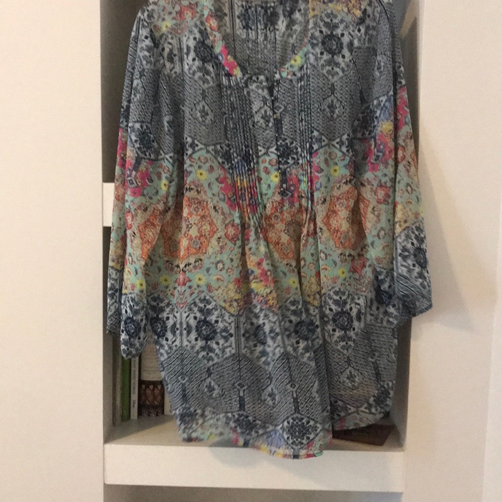 Colorful, lightweight tunic